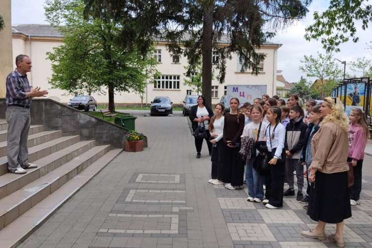 МУЗЕЙ У ІРШАВІ ГЛИБОКО «КОПАЄ» В ІСТОРІЮ, ПРИВЧАЄ ШАНУВАТИ ПРЕДКІВ, ВИХОВУЄ ПОЧУТТЯ ПАТРІОТИЗМУ