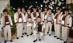 СПІВОЧЕ СЕРЦЕ ОНОКІВЦІВ – «КАРПАТСЬКІ ГОЛОСИ»