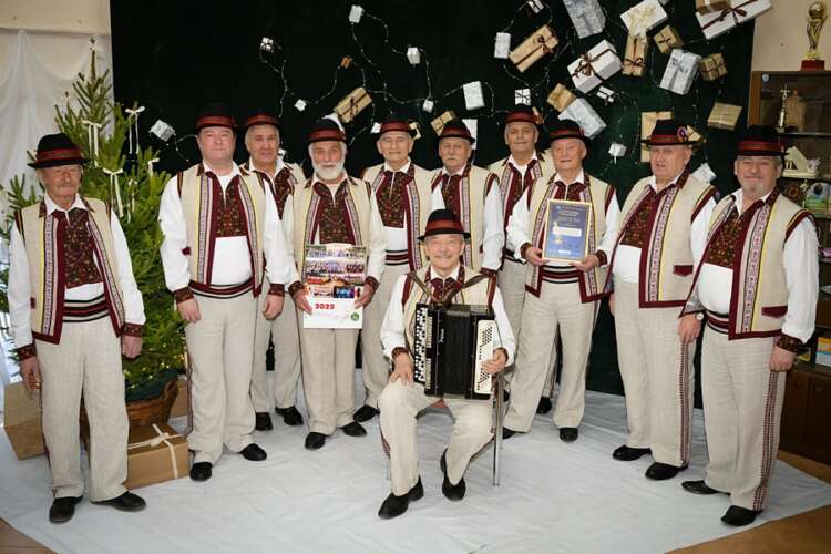 СПІВОЧЕ СЕРЦЕ ОНОКІВЦІВ – «КАРПАТСЬКІ ГОЛОСИ»