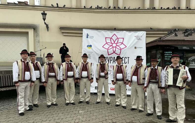 СПІВОЧЕ СЕРЦЕ ОНОКІВЦІВ – «КАРПАТСЬКІ ГОЛОСИ»