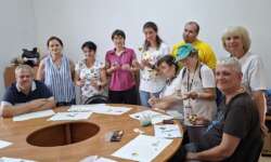 НА МАЙСТЕР-КЛАСІ НАВЧАЛИ ВИГОТОВЛЯТИ ВИРОБИ В КОЛЬОРАХ ДЕРЖАВНОГО ПРАПОРА