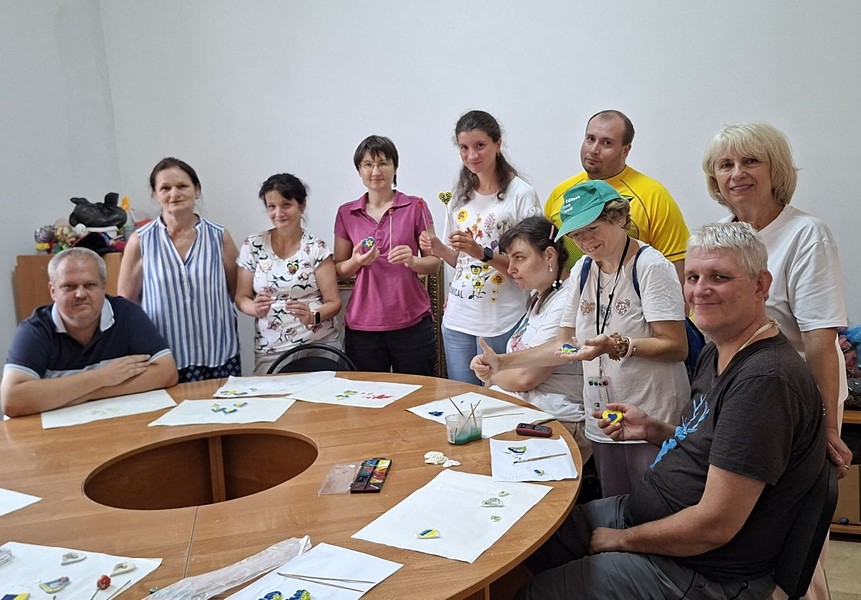 НА МАЙСТЕР-КЛАСІ НАВЧАЛИ ВИГОТОВЛЯТИ ВИРОБИ В КОЛЬОРАХ ДЕРЖАВНОГО ПРАПОРА НА МАЙСТЕР-КЛАСІ НАВЧАЛИ ВИГОТОВЛЯТИ ВИРОБИ В КОЛЬОРАХ ДЕРЖАВНОГО ПРАПОРА