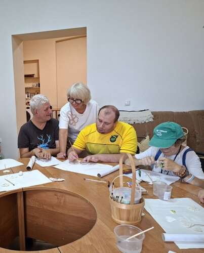 НА МАЙСТЕР-КЛАСІ НАВЧАЛИ ВИГОТОВЛЯТИ ВИРОБИ В КОЛЬОРАХ ДЕРЖАВНОГО ПРАПОРА