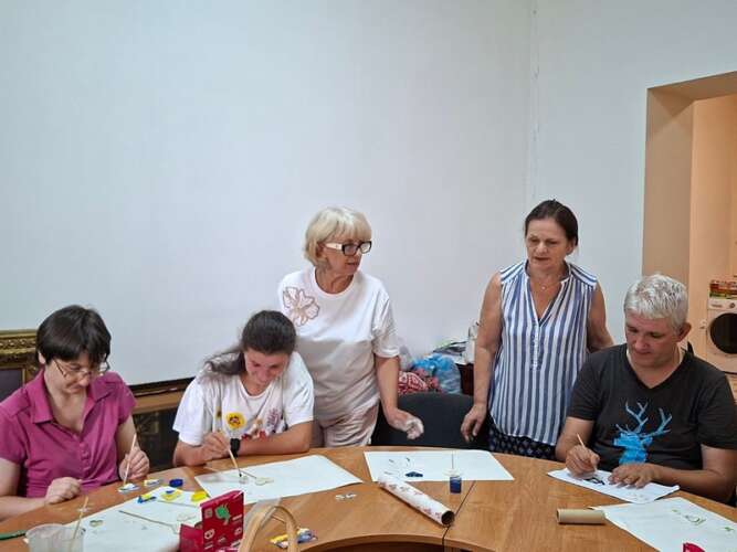 НА МАЙСТЕР-КЛАСІ НАВЧАЛИ ВИГОТОВЛЯТИ ВИРОБИ В КОЛЬОРАХ ДЕРЖАВНОГО ПРАПОРА