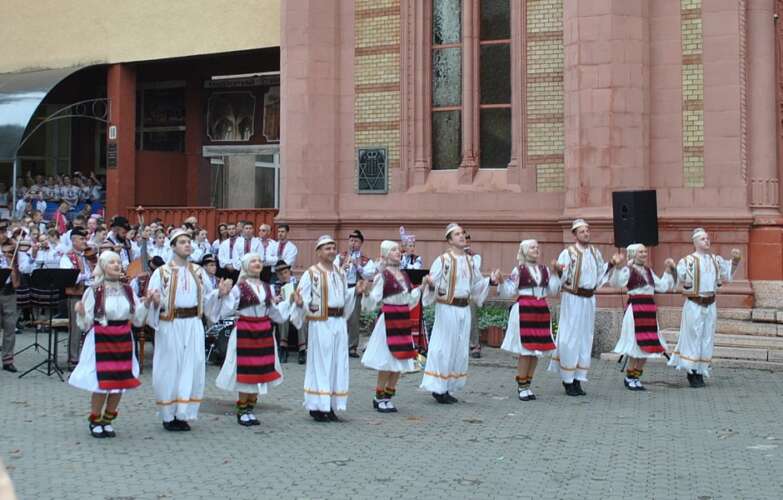 В УЖГОРОДІ ВСТАНОВЛЕНО ПАМ'ЯТНУ ДОШКУ КЛАРІ БАЛОГ