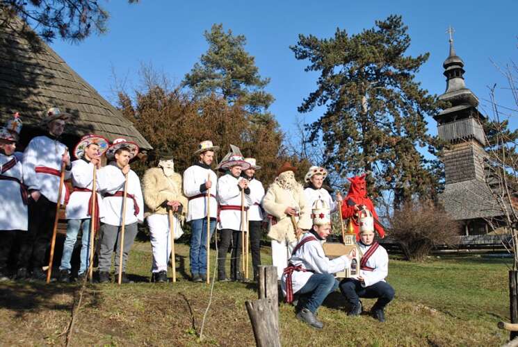 «КОЛЯДИ У СТАРОМУ СЕЛІ», СЛАВЛЯЧИ РІЗДВО, СТВЕРДЖУЮТЬ ДАВНЮ ДУХОВНУ ТРАДИЦІЮ ЗАКАРПАТЦІВ