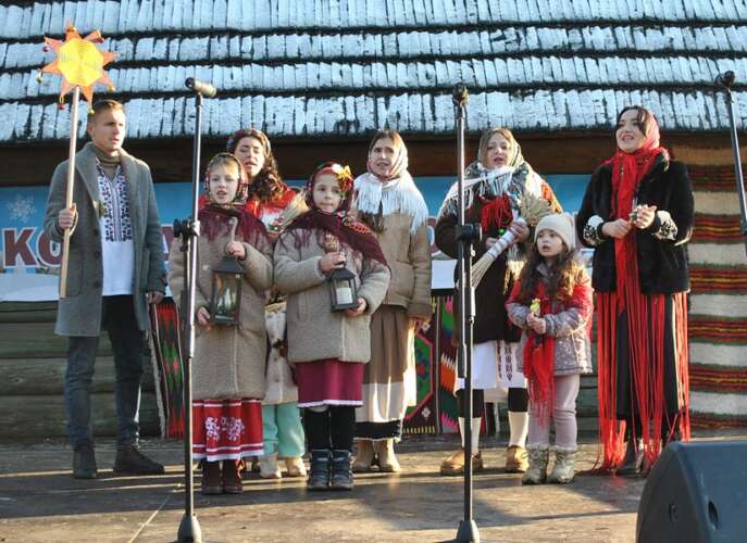 «КОЛЯДИ У СТАРОМУ СЕЛІ», СЛАВЛЯЧИ РІЗДВО, СТВЕРДЖУЮТЬ ДАВНЮ ДУХОВНУ ТРАДИЦІЮ ЗАКАРПАТЦІВ