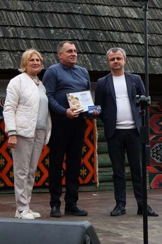 НАГОРОДИЛИ ПЕРЕМОЖЦІВ КОНКУРСУ «ЗБЕРЕЖЕМО ТРАДИЦІЇ КРАЮ»