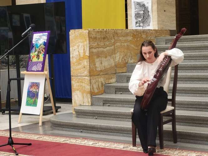 ВИСТАВКУ «БАРВИ ТА КРАСА КАРПАТСЬКИХ ВЕРШИН» ВІДКРИТО!