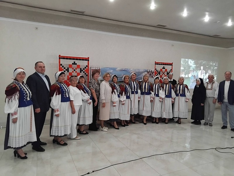 «ЛІПТАКИ» З ВЕЛИКОГО БЕРЕЗНОГО ПРОДЕМОНСТРУВАЛИ ВИСОКУ ВИКОНАВСЬКУ МАЙСТЕРНІСТЬ І ПРЕТЕНДУЮТЬ НА ПІДТВЕРДЖЕННЯ ЗВАННЯ «НАРОДНИЙ АМАТОРСЬКИЙ КОЛЕКТИВ»