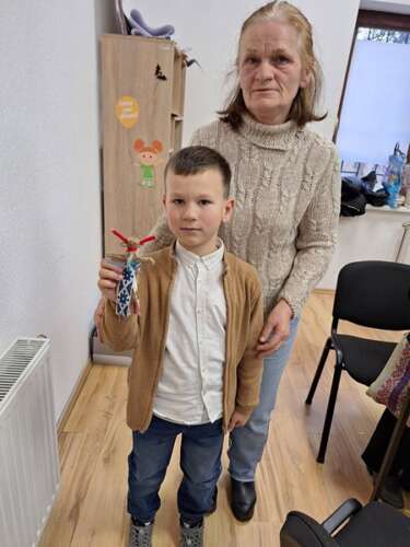 МАЙСТРИНІ ООМЦК ПРОВЕЛИ МАЙСТЕР-КЛАС ІЗ ВИГОТОВЛЕННЯ РІЗДВЯНОЇ КІЗОНЬКИ У РАМКАХ СПІВПРАЦІ З «ГОЛОСОМ РОМНІ»