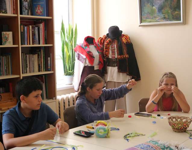 Працівники Центру культури провели майстер-клас з нагоди Дня Конституції України