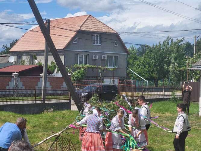 БУЯННЯ ФАНТАЗІЇ, ДУХ ВЕСНИ ВТІЛЕНІ В ТРАДИЦІЇ «МАЯЛІШ»