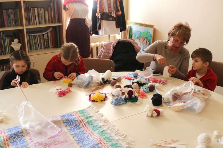 Другий майстер-клас із виготовлення ляльки-мотанки