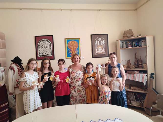 Майстер-клас з виготовлення ляльки-мотанки провели з нагоди Дня Конституції України