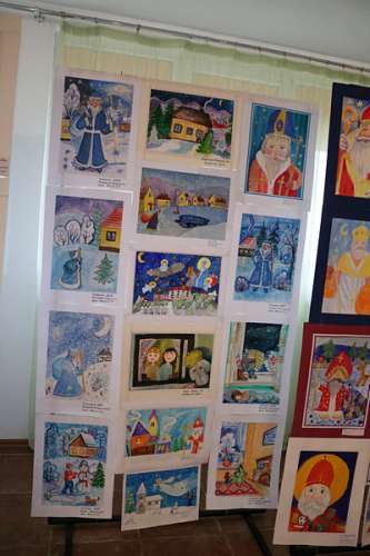 У скансені відкрилася виставка робіт образотворчого мистецтва «До нас іде Миколай» учнів молодших класів мистецьких шкіл області