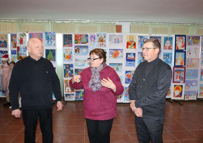 У скансені відкрилася виставка робіт образотворчого мистецтва «До нас іде Миколай» учнів молодших класів мистецьких шкіл області