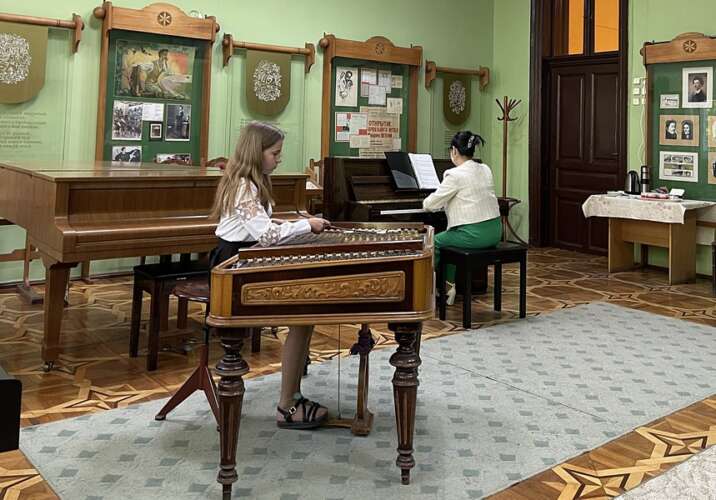 Переможці ІІ туру конкурсу індивідуальних виконавців здобувачів освіти старших класів мистецьких шкіл Закарпатської області. Номінація «Народні інструменти» (класична гітара; домра, цимбали)