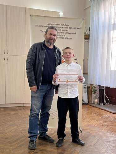 Переможці ІІ туру конкурсу індивідуальних виконавців здобувачів освіти старших класів мистецьких шкіл Закарпатської області. Номінація «Народні інструменти» (класична гітара; домра, цимбали)