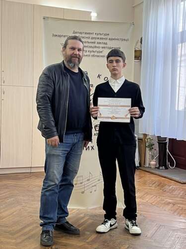 Переможці ІІ туру конкурсу індивідуальних виконавців здобувачів освіти старших класів мистецьких шкіл Закарпатської області. Номінація «Народні інструменти» (класична гітара; домра, цимбали)