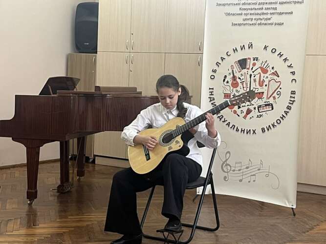 Переможці ІІ туру конкурсу індивідуальних виконавців здобувачів освіти старших класів мистецьких шкіл Закарпатської області. Номінація «Народні інструменти» (класична гітара; домра, цимбали)