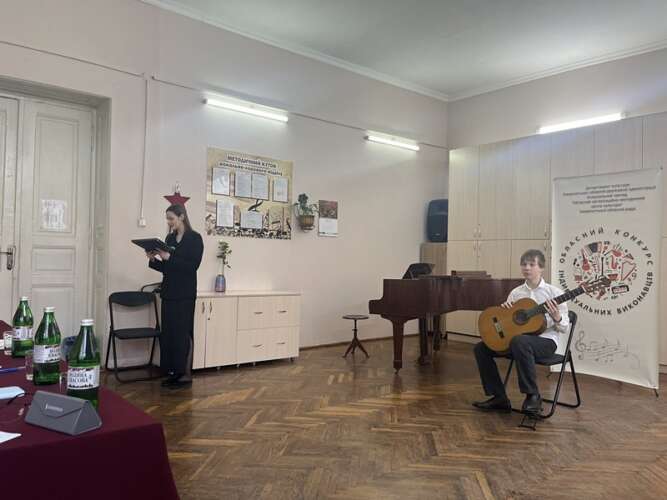 Переможці ІІ туру конкурсу індивідуальних виконавців здобувачів освіти старших класів мистецьких шкіл Закарпатської області. Номінація «Народні інструменти» (класична гітара; домра, цимбали)