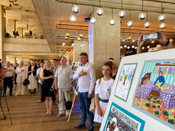 В Ужгороді презентували Міжнародну комплексну пересувну виставку «Нескорена Україна – 2022»