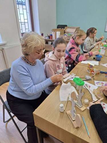 Днями працівники Центру культури провели майстер-клас із розпису пасхальної символіки