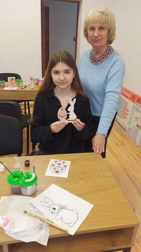 Днями працівники Центру культури провели майстер-клас із розпису пасхальної символіки