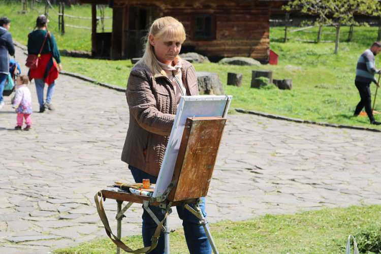Весняний Ужгород малювали у скансені