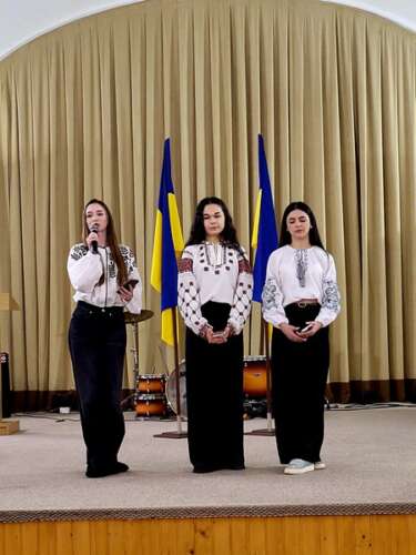 ЄДНАЙМОСЯ В МОВІ