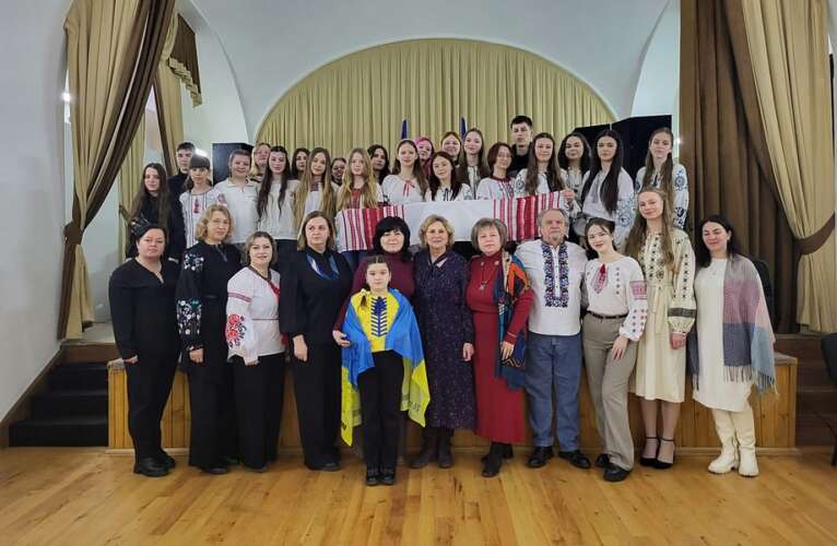 ЄДНАЙМОСЯ В МОВІ