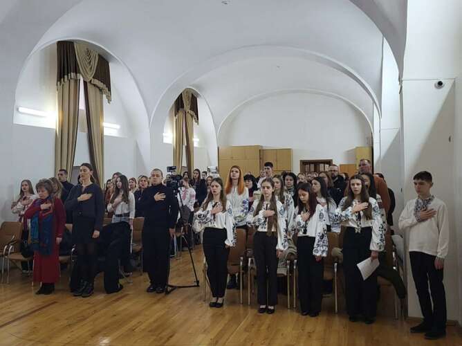 ЄДНАЙМОСЯ В МОВІ