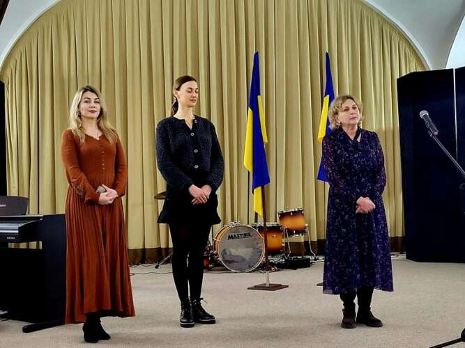 ЄДНАЙМОСЯ В МОВІ