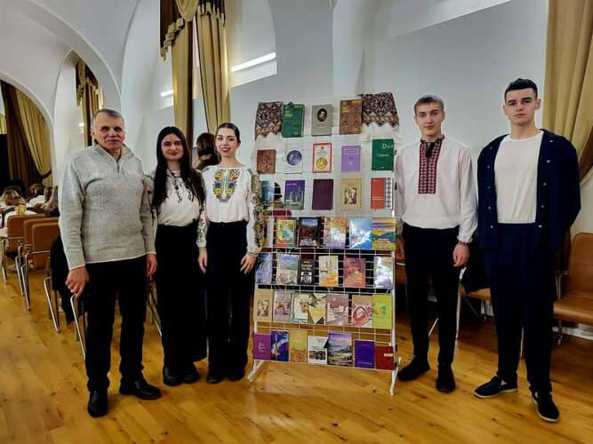 ЄДНАЙМОСЯ В МОВІ