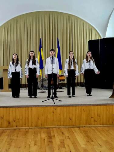 ЄДНАЙМОСЯ В МОВІ