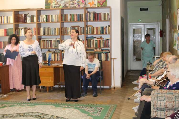 ПРАЦІВНИКИ ЦЕНТРУ КУЛЬТУРИ ЗНІМАЛИ БАР'ЄРИ ДОСТУПУ ДО НАРОДНОЇ ПІСНІ Й ПОЕЗІЇ В ТИЖДЕНЬ БЕЗБАР'ЄРНОСТІ