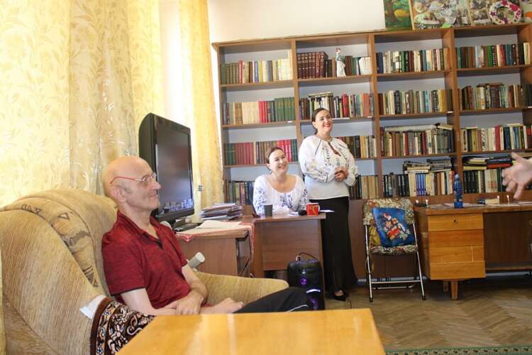 ПРАЦІВНИКИ ЦЕНТРУ КУЛЬТУРИ ЗНІМАЛИ БАР'ЄРИ ДОСТУПУ ДО НАРОДНОЇ ПІСНІ Й ПОЕЗІЇ В ТИЖДЕНЬ БЕЗБАР'ЄРНОСТІ