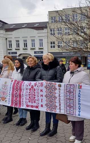 Міжнародний рушник єднання «Цвіт вишиванки» помандрує з Ужгорода до США