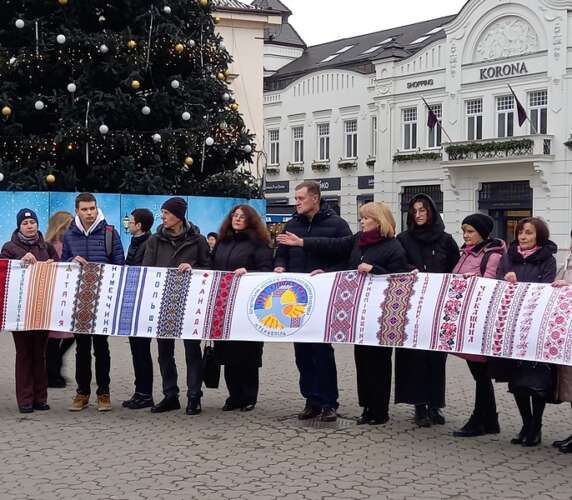 Міжнародний рушник єднання «Цвіт вишиванки» помандрує з Ужгорода до США