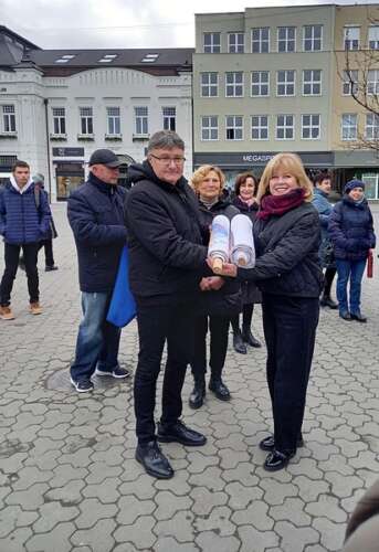 Міжнародний рушник єднання «Цвіт вишиванки» помандрує з Ужгорода до США