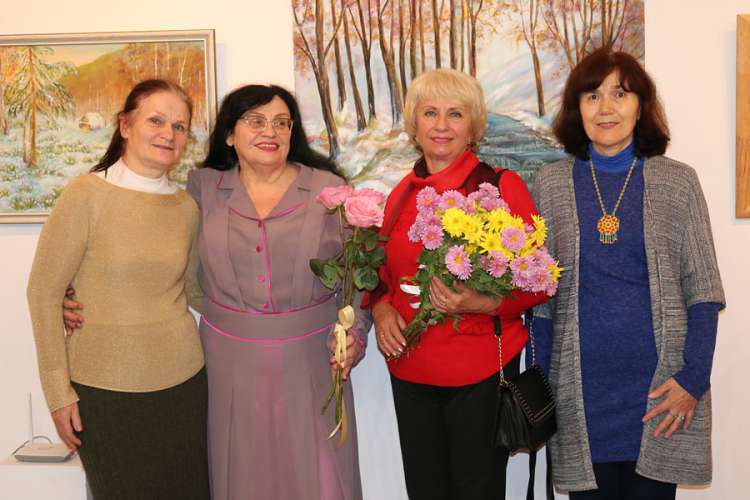 В ужгородському скансені Ілона Сідак презентувала виставку «…для Тебе»