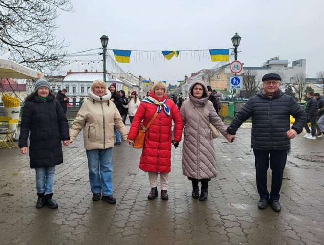 «ЖИВИМ ЛАНЦЮГОМ» З'ЄДНАЛИ БЕРЕГИ УЖА