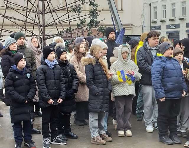 «ЖИВИМ ЛАНЦЮГОМ» З'ЄДНАЛИ БЕРЕГИ УЖА