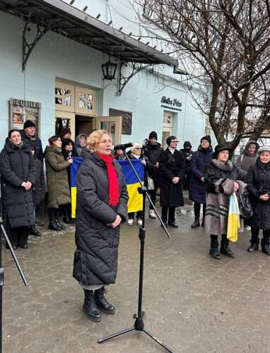 «ЖИВИМ ЛАНЦЮГОМ» З'ЄДНАЛИ БЕРЕГИ УЖА