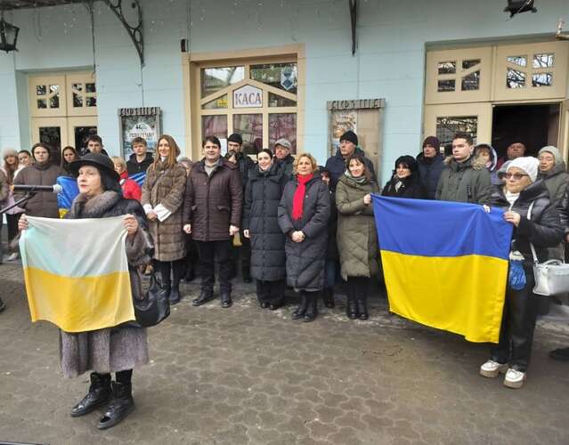 «ЖИВИМ ЛАНЦЮГОМ» З'ЄДНАЛИ БЕРЕГИ УЖА