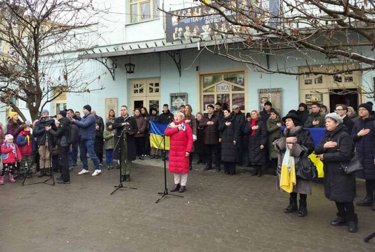 «ЖИВИМ ЛАНЦЮГОМ» З'ЄДНАЛИ БЕРЕГИ УЖА