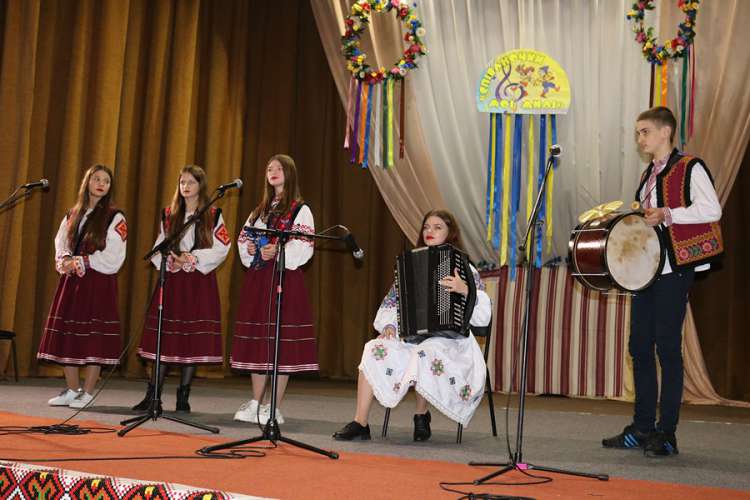 23 жовтня 2022 року в Тячеві відбувся обласний конкурс коломийки «Співаночки мої милі»