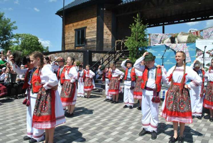 ЗАКАРПАТСЬКА КОЛОМИЙКА ЖИВЕ І НАС РАДУЄ
