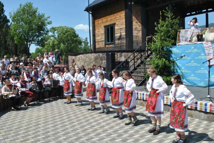 ЗАКАРПАТСЬКА КОЛОМИЙКА ЖИВЕ І НАС РАДУЄ
